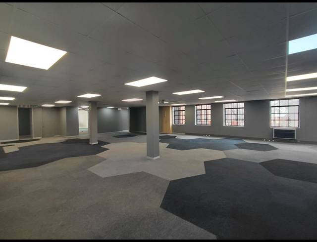 794M² OFFICE TO LET IN LYME PARK